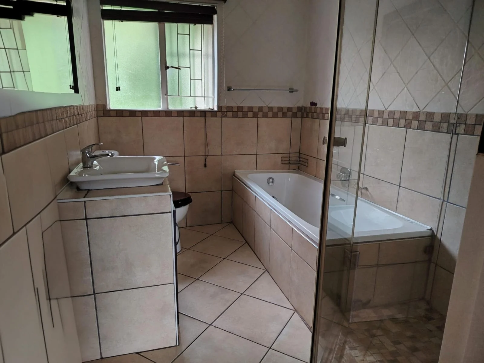 Fabulous Rental Property in a perfect, tranquil setting of Rangeview ext