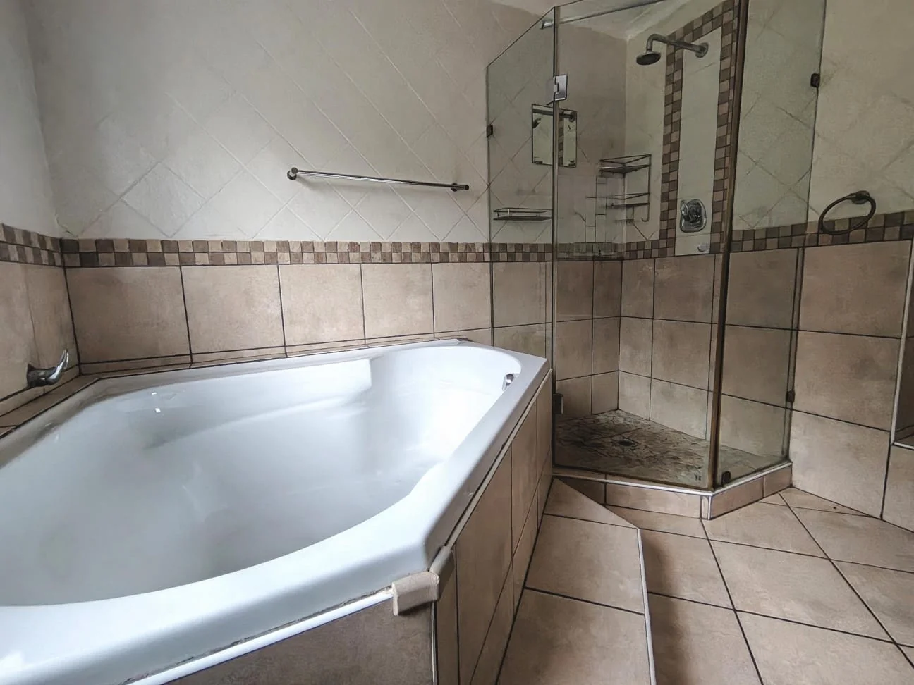 Fabulous Rental Property in a perfect, tranquil setting of Rangeview ext