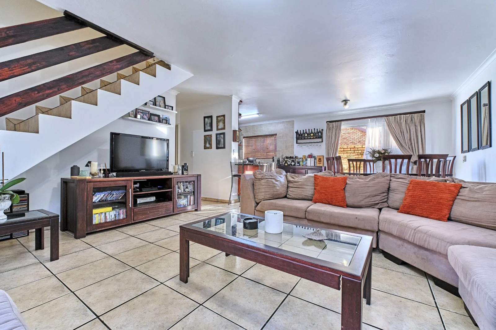 4 Bedroom Townhouse for Sale in Willowbrook