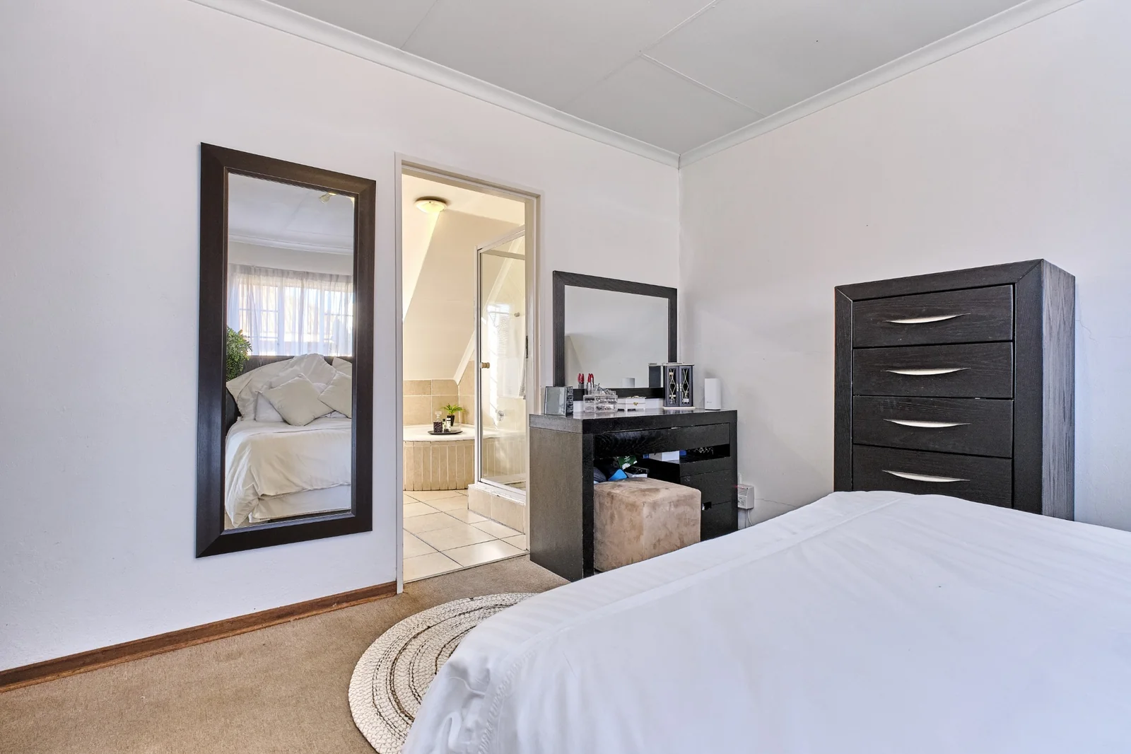 4 Bedroom Townhouse for Sale in Willowbrook