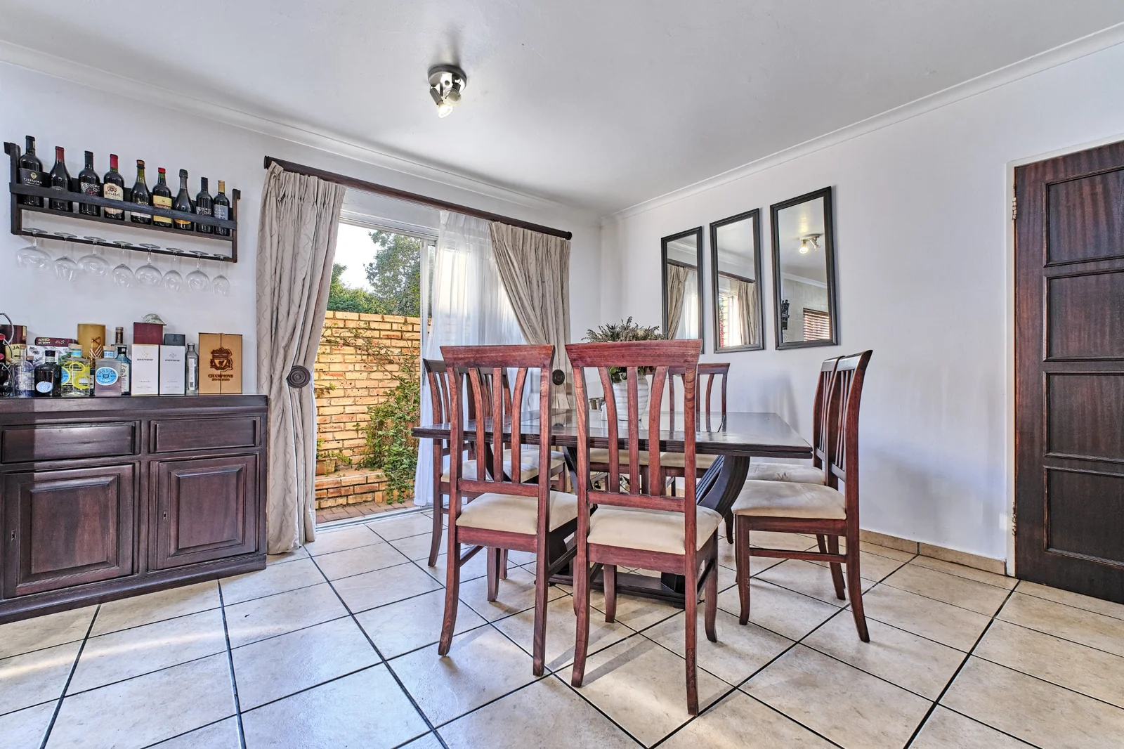 4 Bedroom Townhouse for Sale in Willowbrook