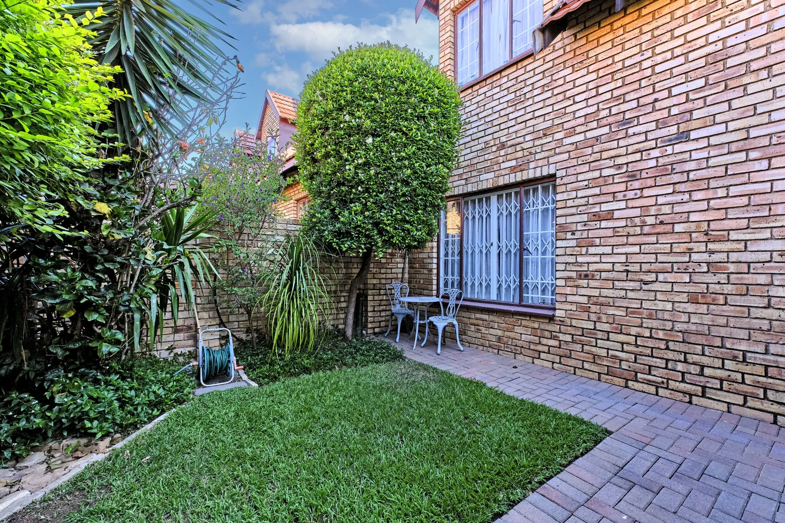 4 Bedroom Townhouse for Sale in Willowbrook