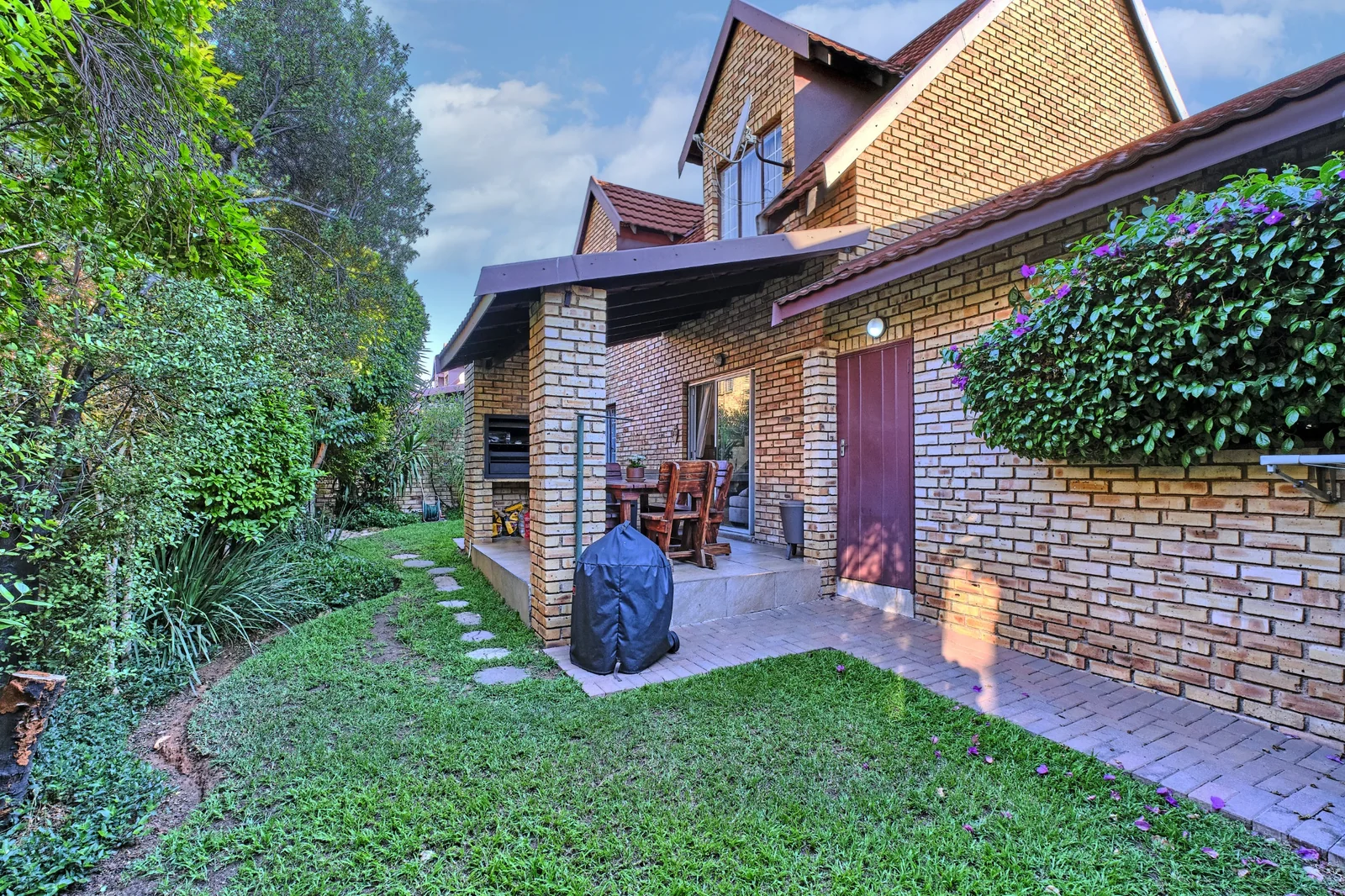 4 Bedroom Townhouse for Sale in Willowbrook