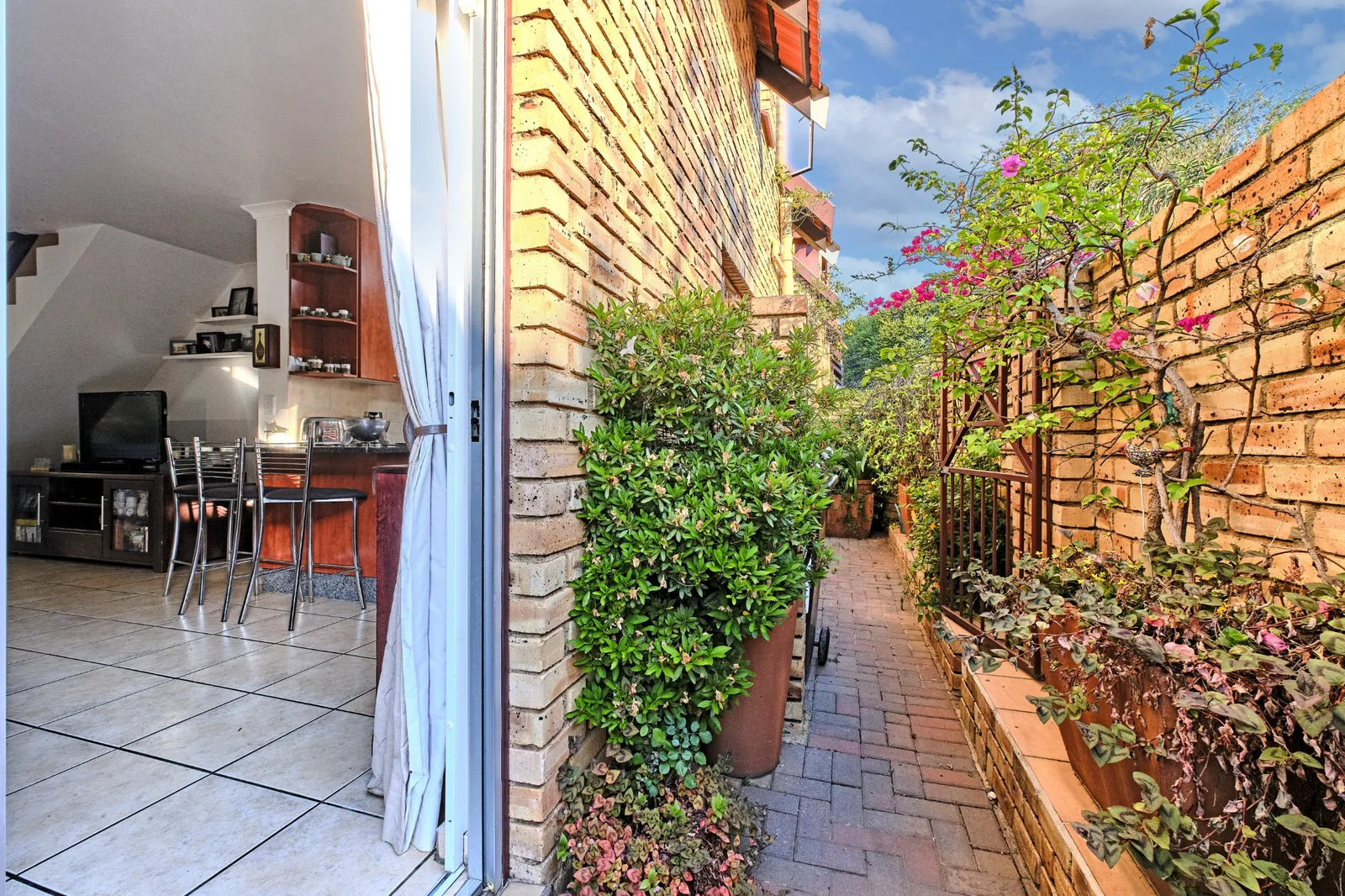 4 Bedroom Townhouse for Sale in Willowbrook