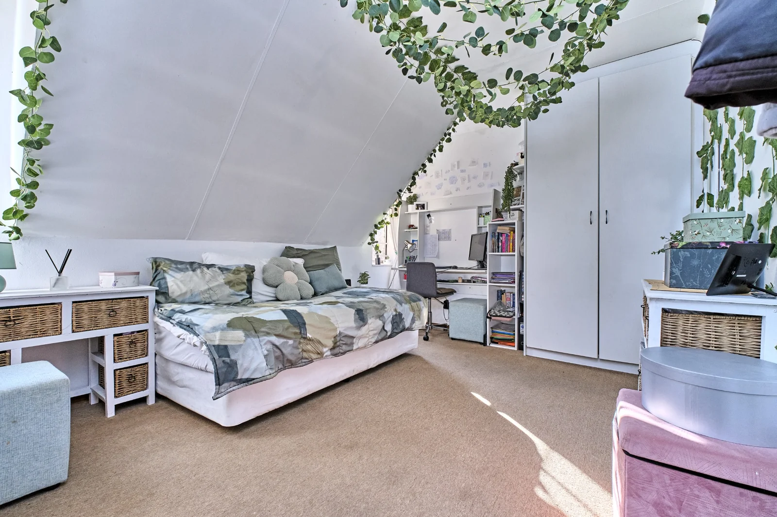 4 Bedroom Townhouse for Sale in Willowbrook