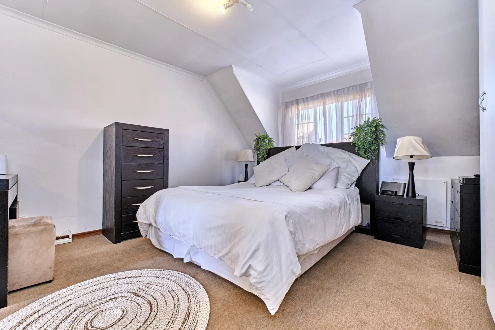 4 Bedroom Townhouse for Sale in Willowbrook