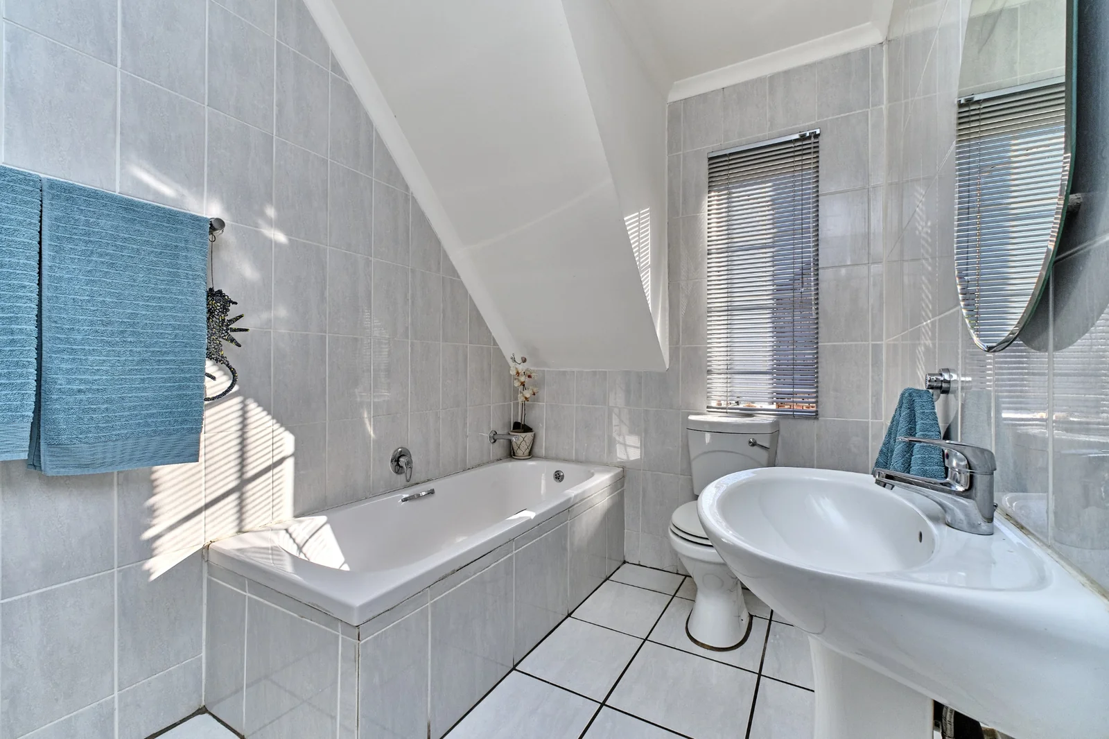 4 Bedroom Townhouse for Sale in Willowbrook