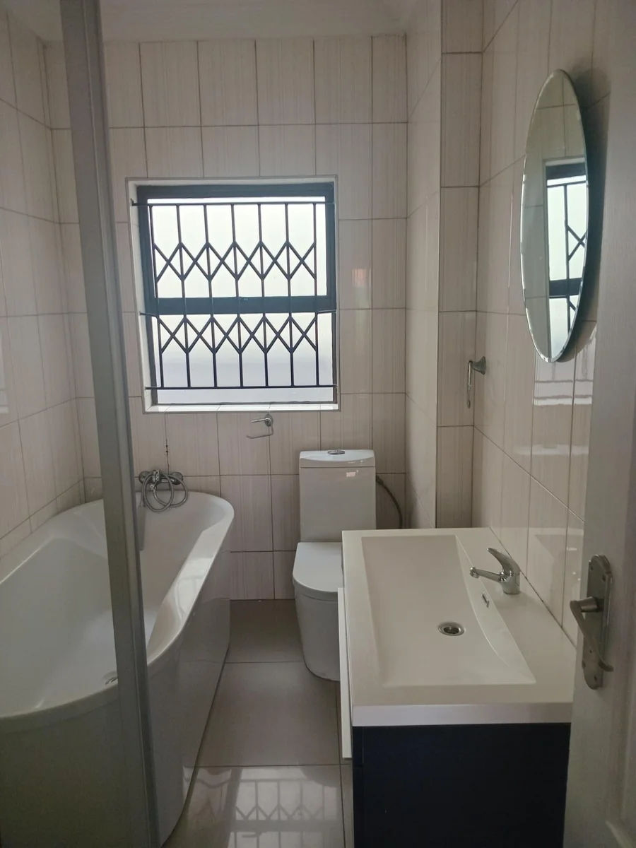 A  lovely 3 bed 2 bath house Sagewood, Midrand.