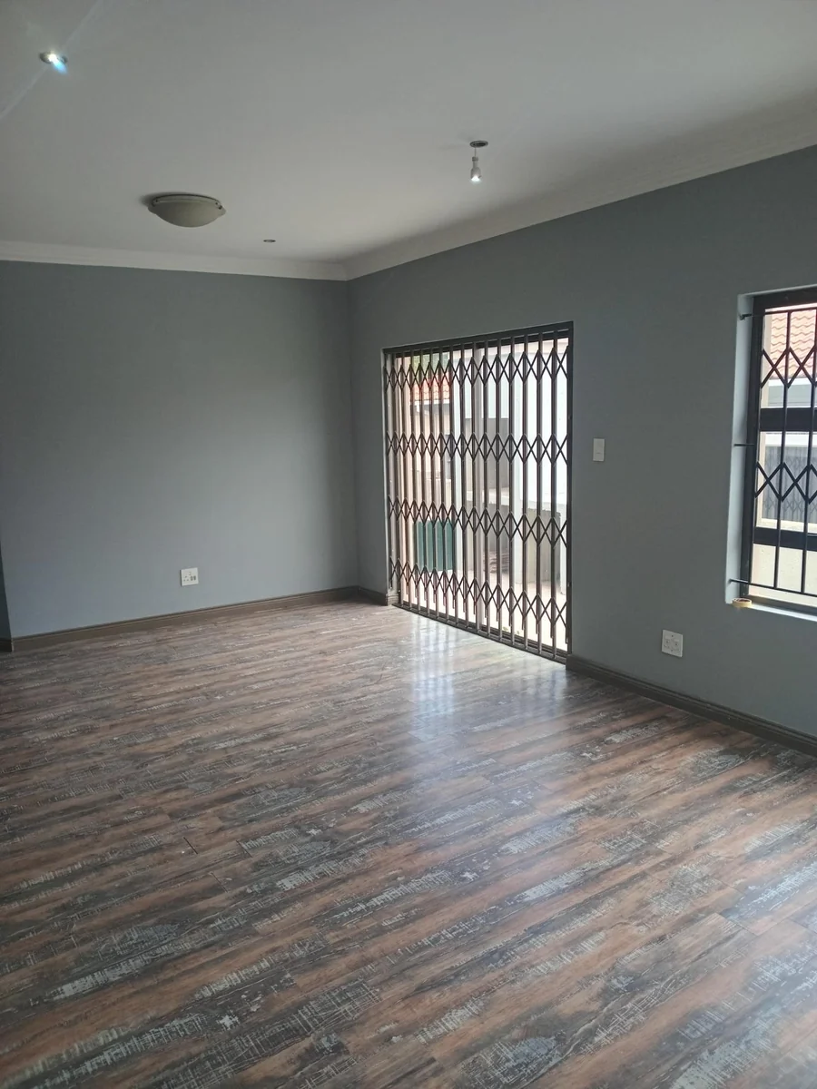 A  lovely 3 bed 2 bath house Sagewood, Midrand.