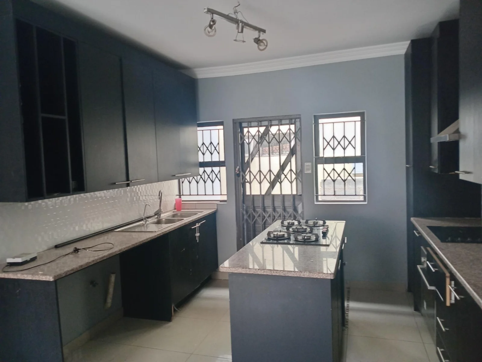 A  lovely 3 bed 2 bath house Sagewood, Midrand.