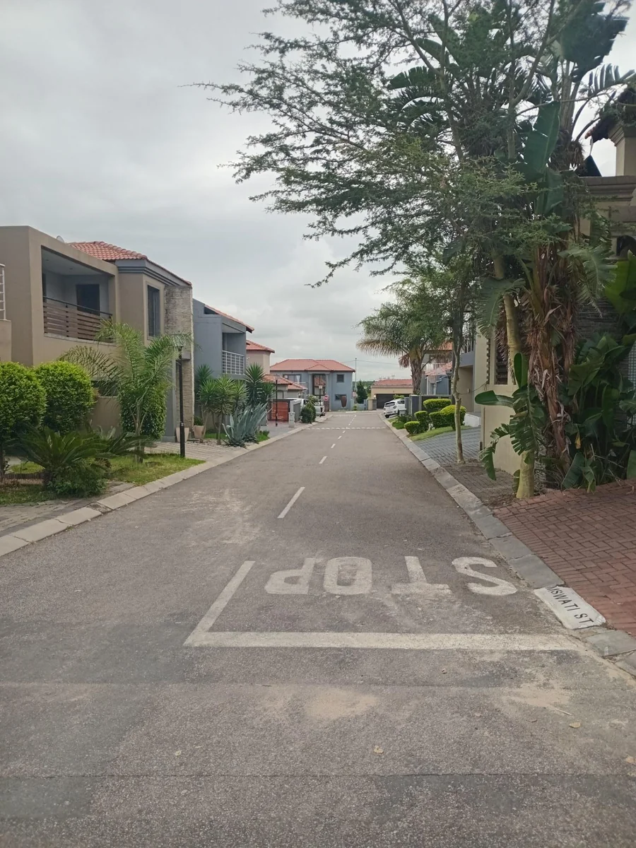 A  lovely 3 bed 2 bath house Sagewood, Midrand.