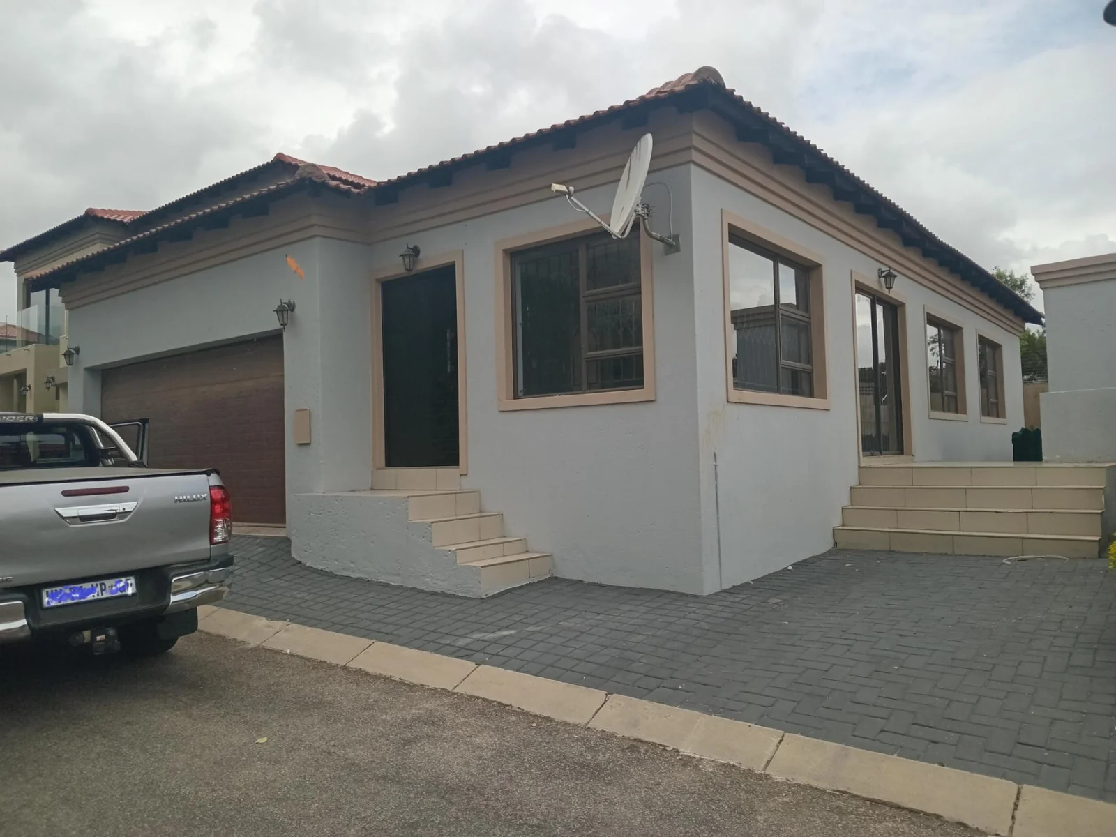 A  lovely 3 bed 2 bath house Sagewood, Midrand.