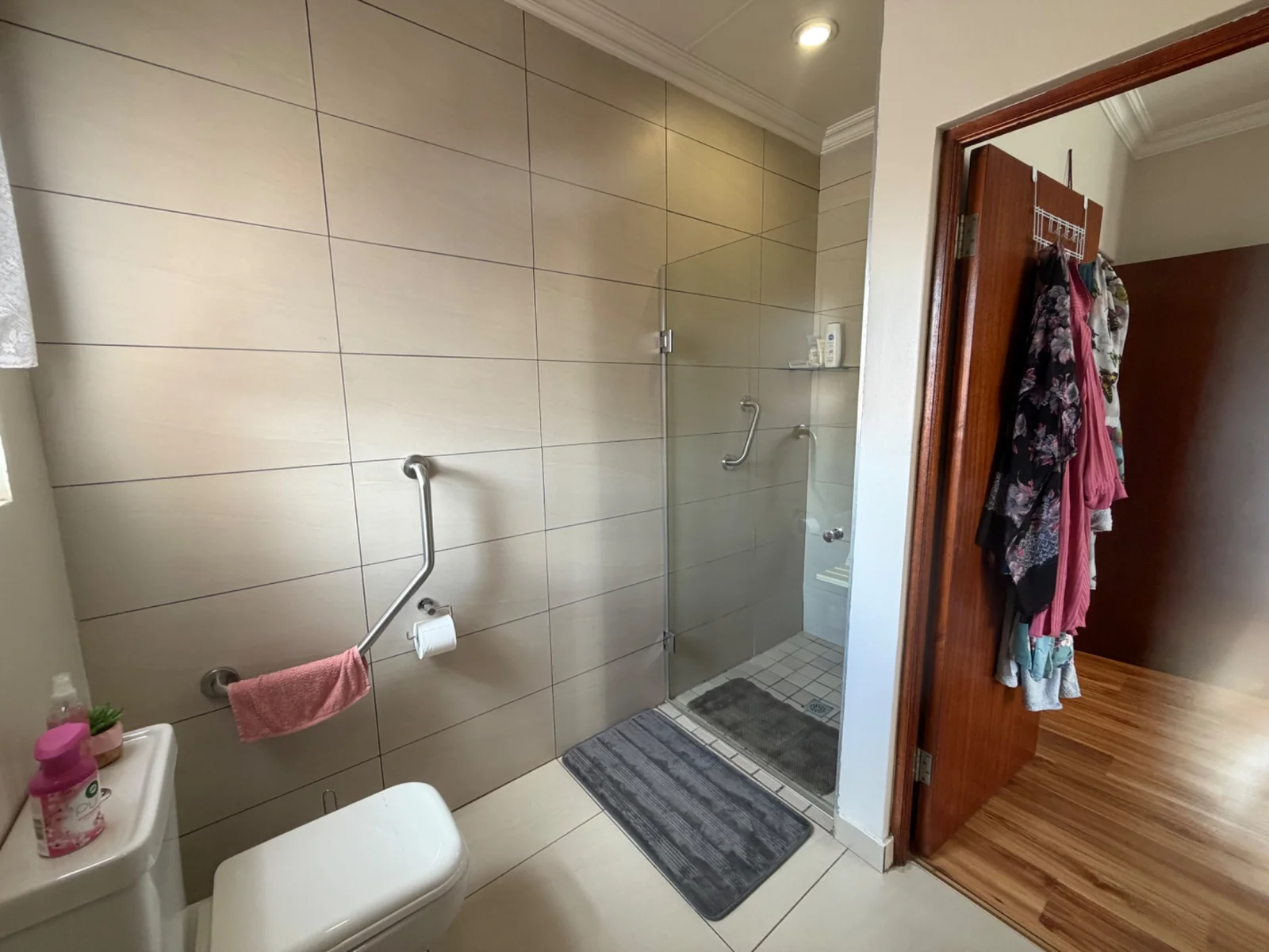 NEW LISTING ...... RETIREMENT LIVING AT IT'S BEST!