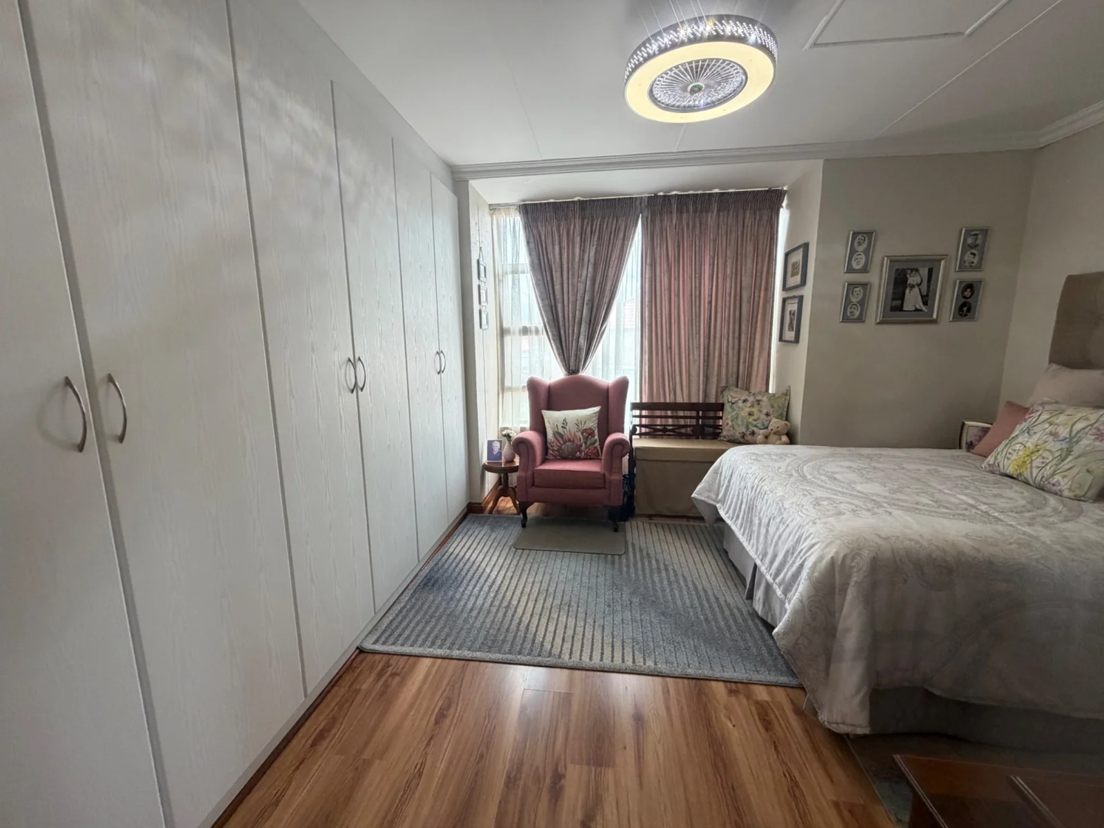 NEW LISTING ...... RETIREMENT LIVING AT IT'S BEST!