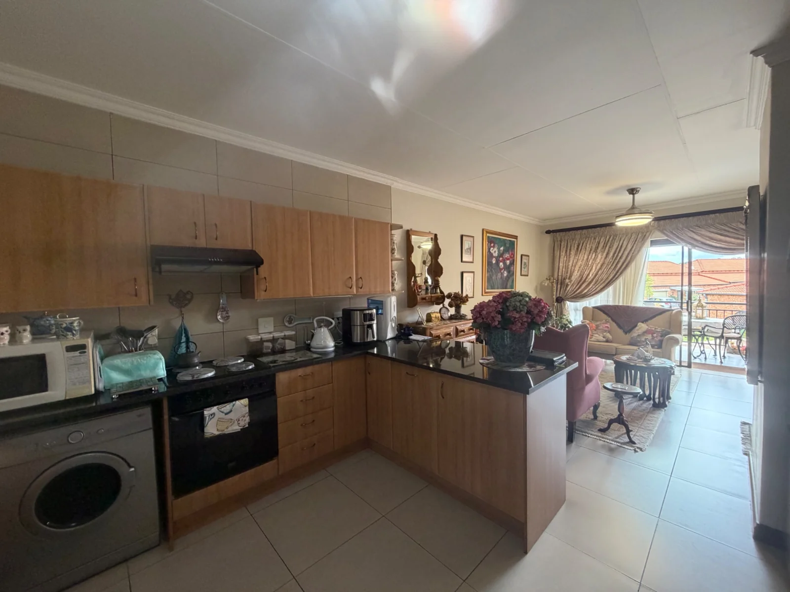 NEW LISTING ...... RETIREMENT LIVING AT IT'S BEST!