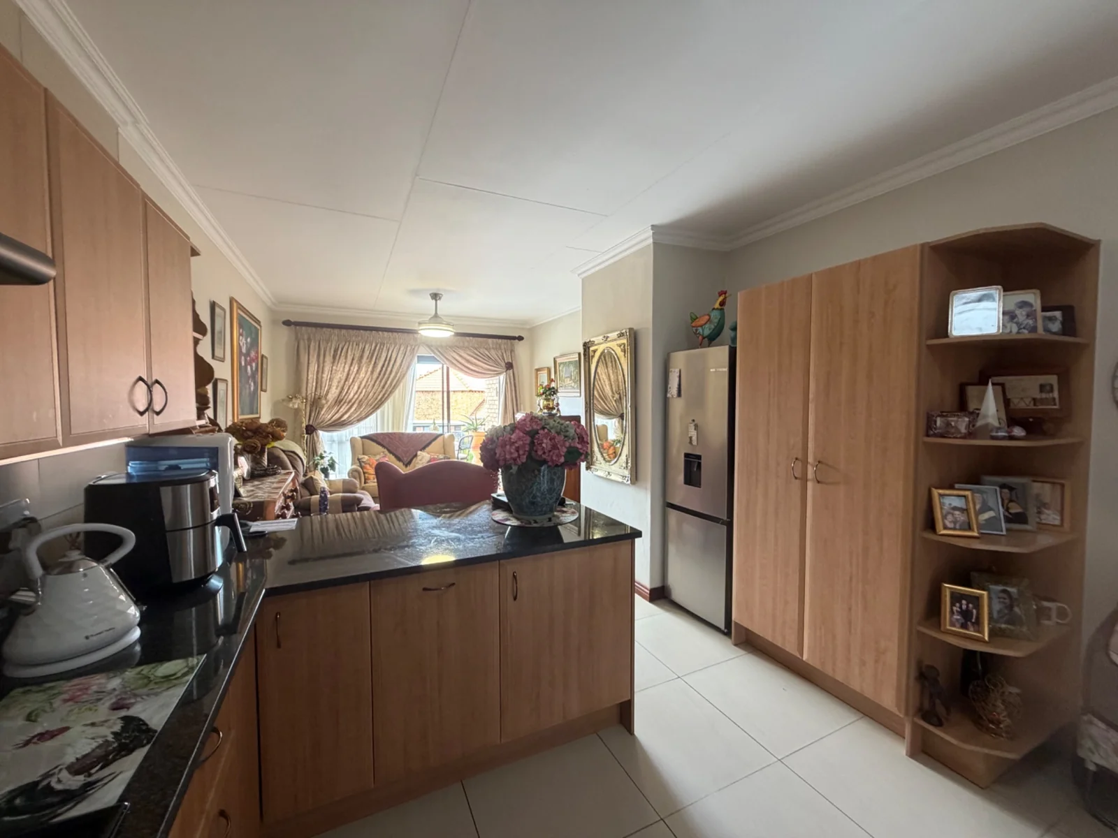 NEW LISTING ...... RETIREMENT LIVING AT IT'S BEST!