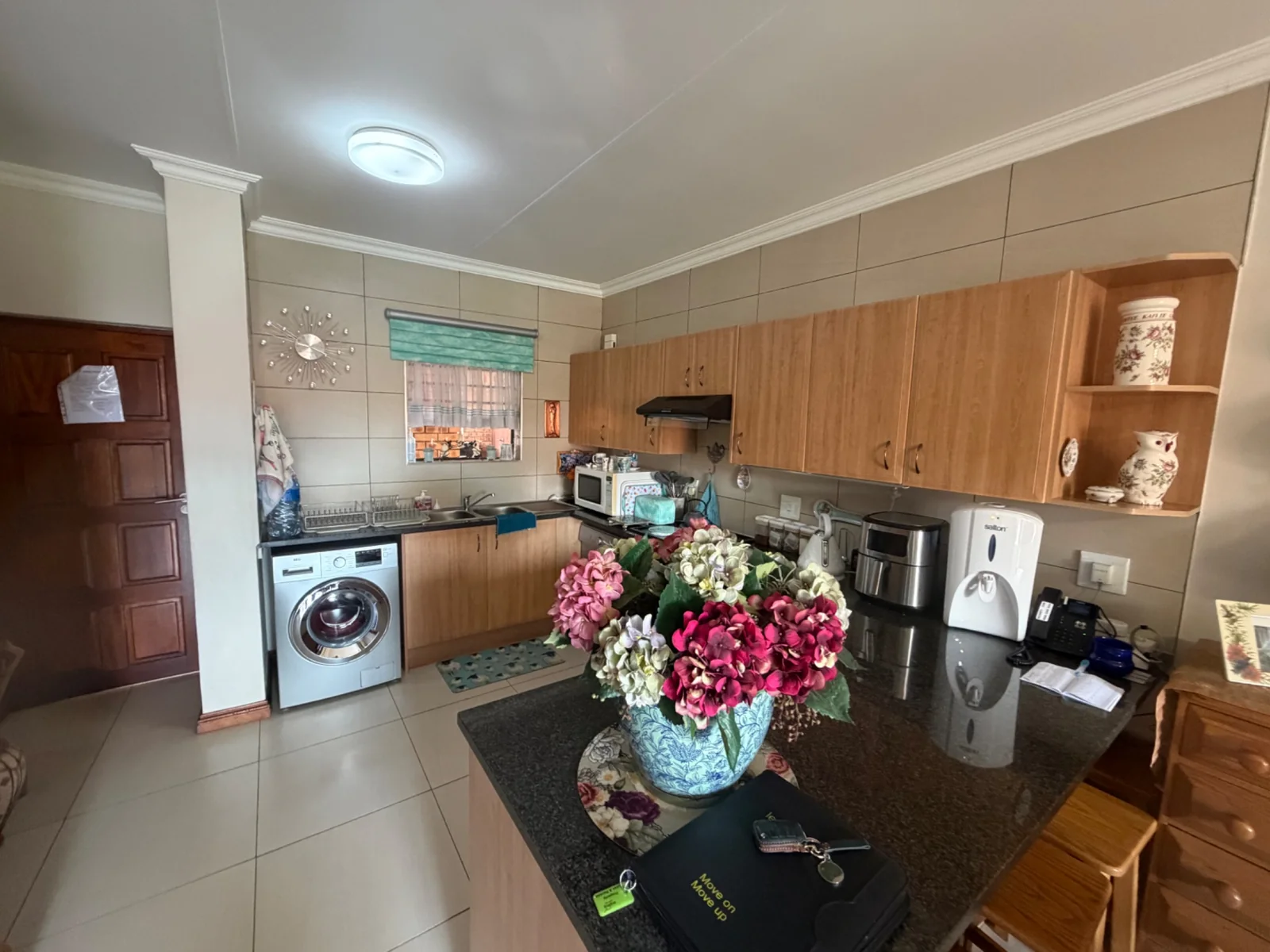 NEW LISTING ...... RETIREMENT LIVING AT IT'S BEST!