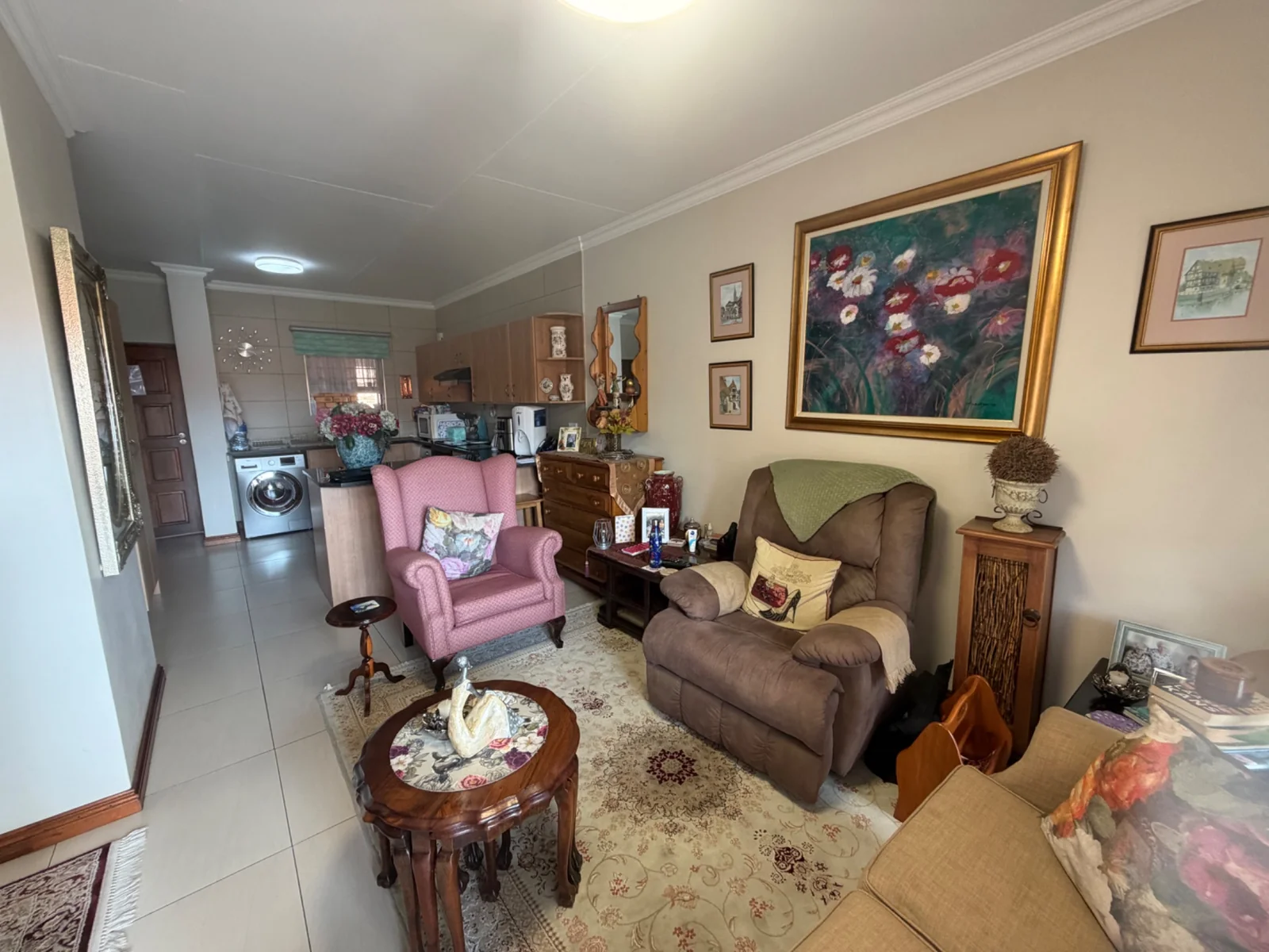 NEW LISTING ...... RETIREMENT LIVING AT IT'S BEST!