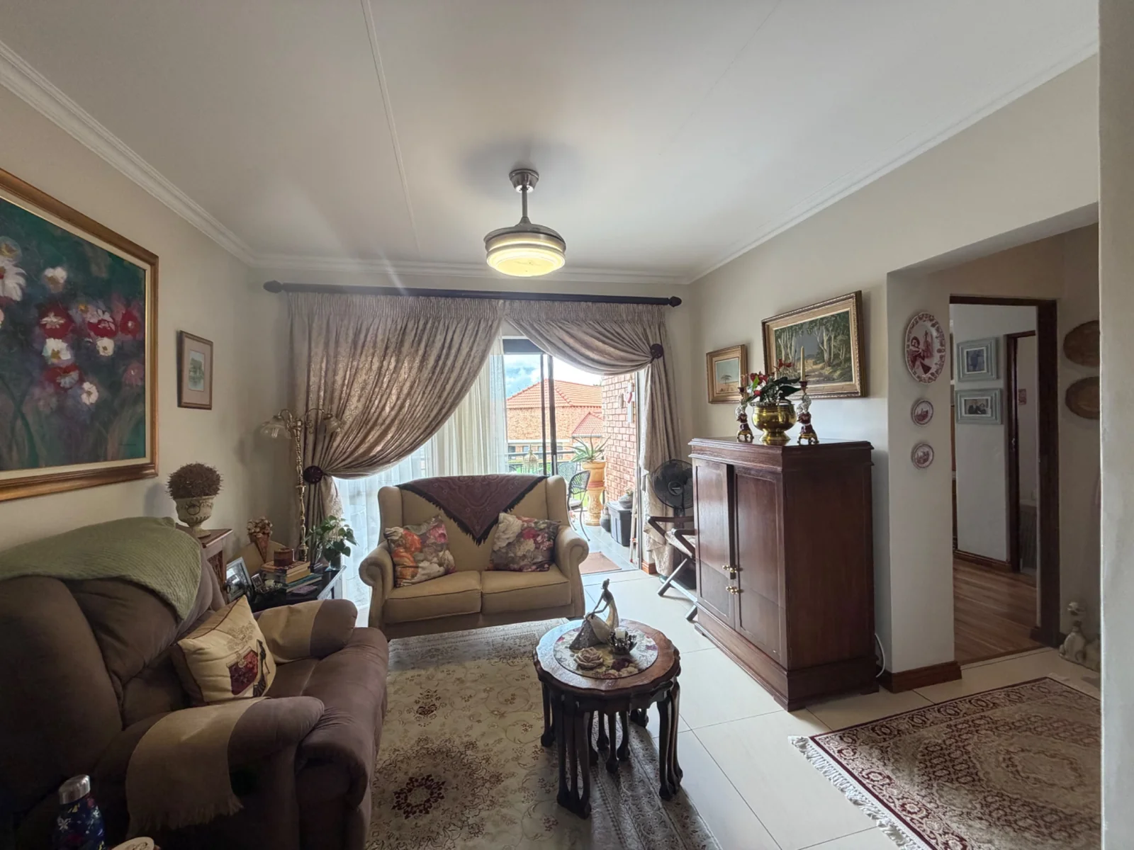 NEW LISTING ...... RETIREMENT LIVING AT IT'S BEST!