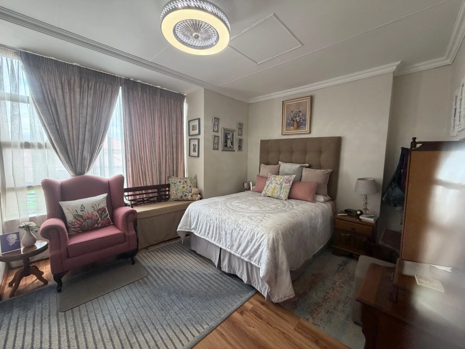 NEW LISTING ...... RETIREMENT LIVING AT IT'S BEST!