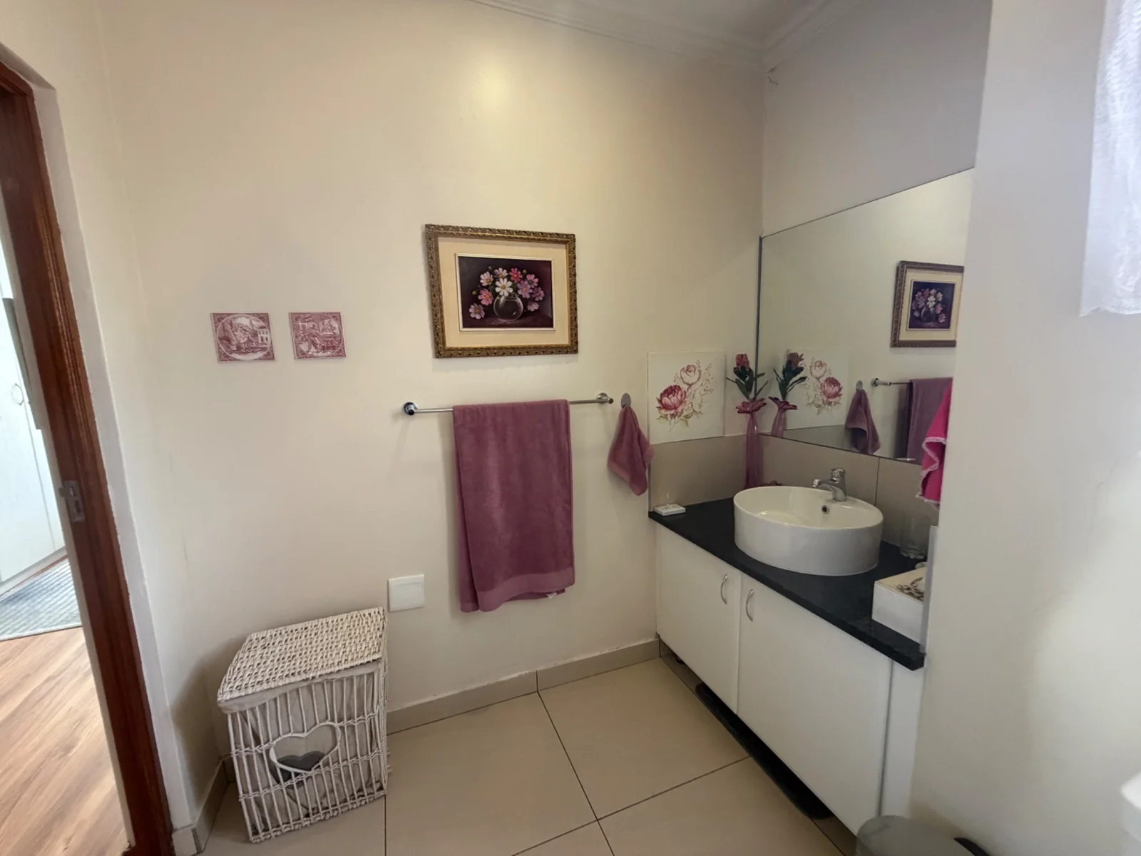 NEW LISTING ...... RETIREMENT LIVING AT IT'S BEST!