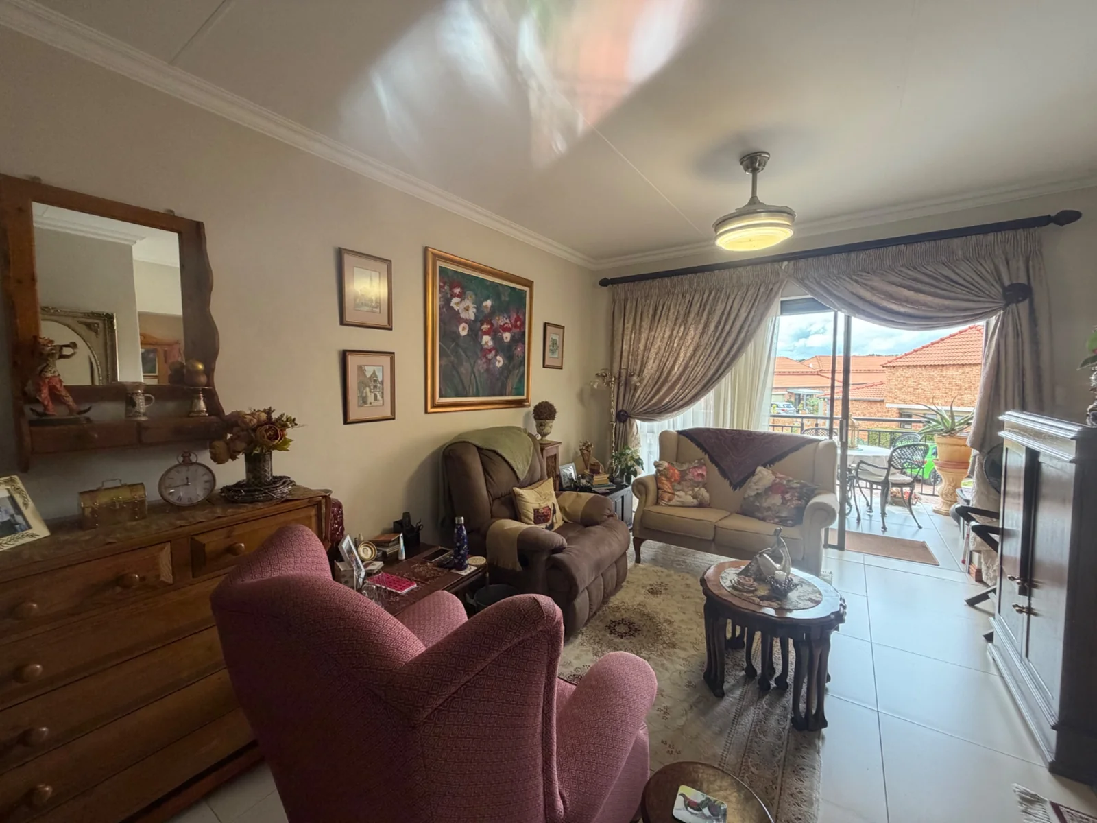 NEW LISTING ...... RETIREMENT LIVING AT IT'S BEST!