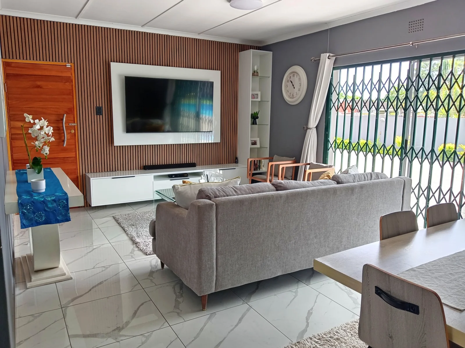 STEP INTO THIS STUNNING AND ELEGENCE HOUSE