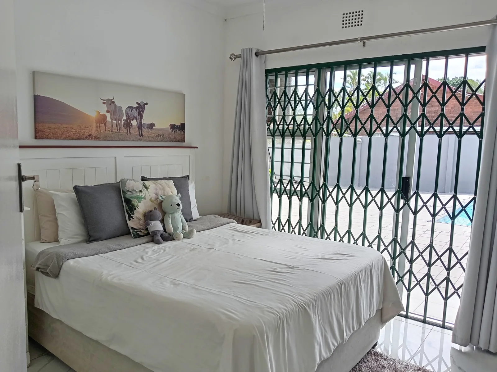 STEP INTO THIS STUNNING AND ELEGENCE HOUSE