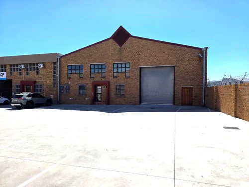 11 Bolt, Montague Gardens, Milnerton