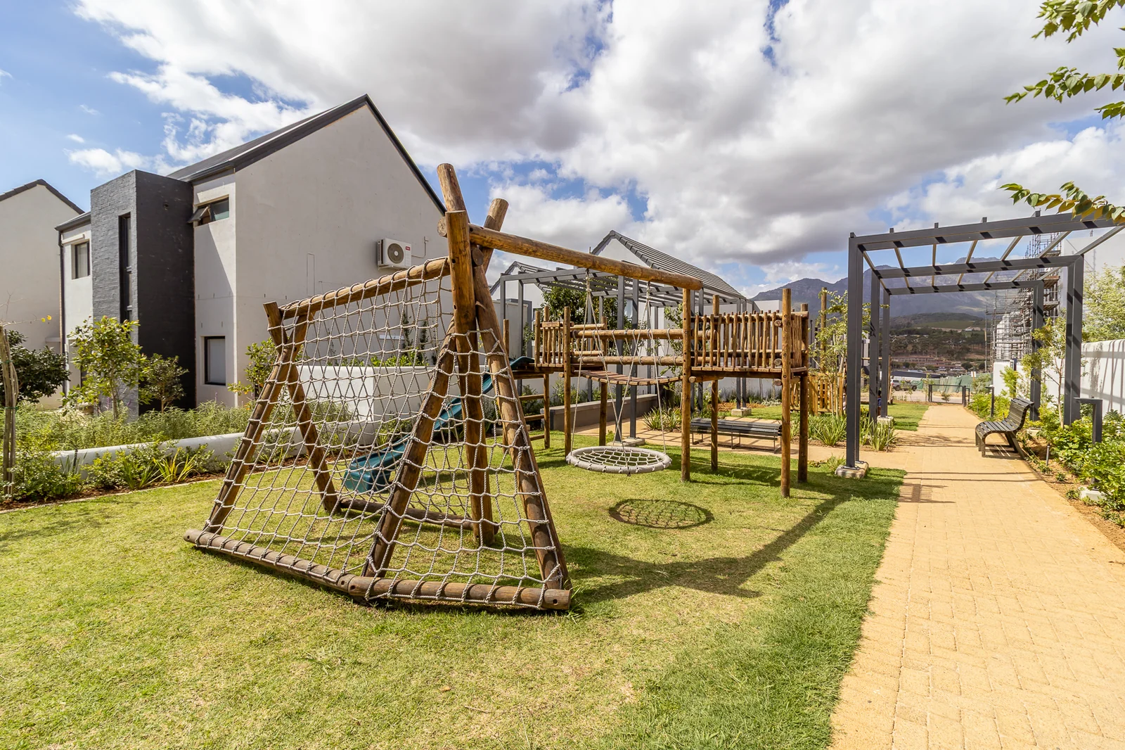 2 Bedroom Apartment for sale in Stellenbosch