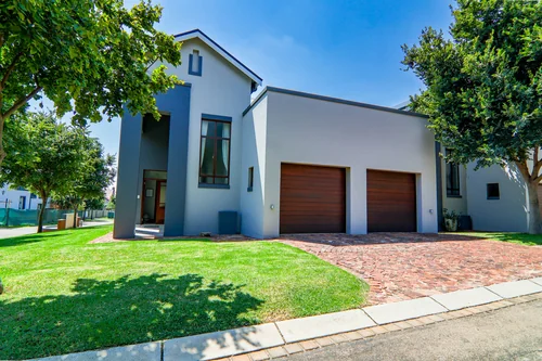 927 Hilltop, Heritage Hill, Centurion