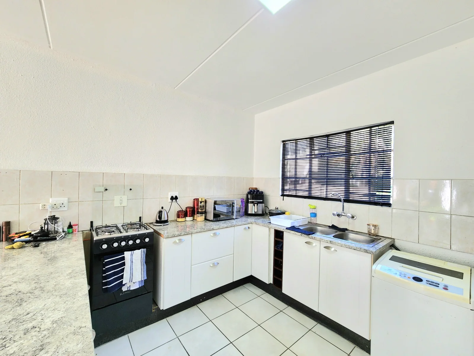 Spacious Ground Floor Unit in Secure Westwood Villas – Byers Park