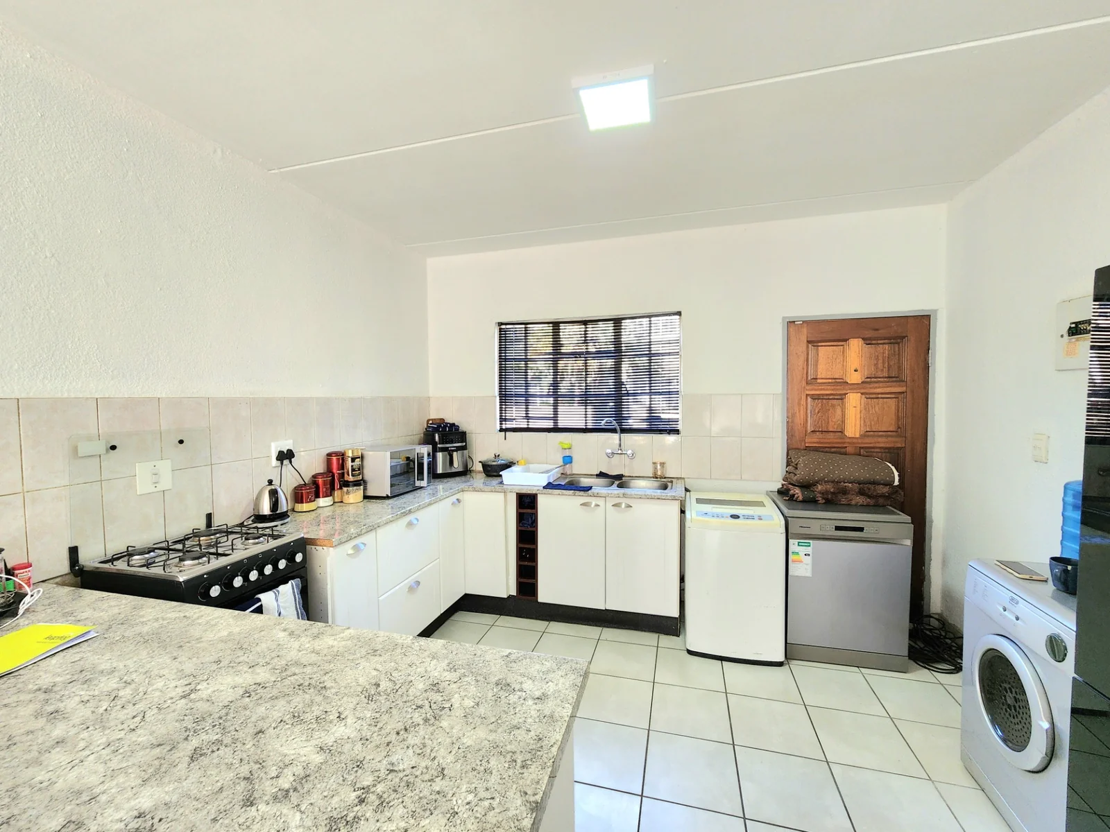 Spacious Ground Floor Unit in Secure Westwood Villas – Byers Park