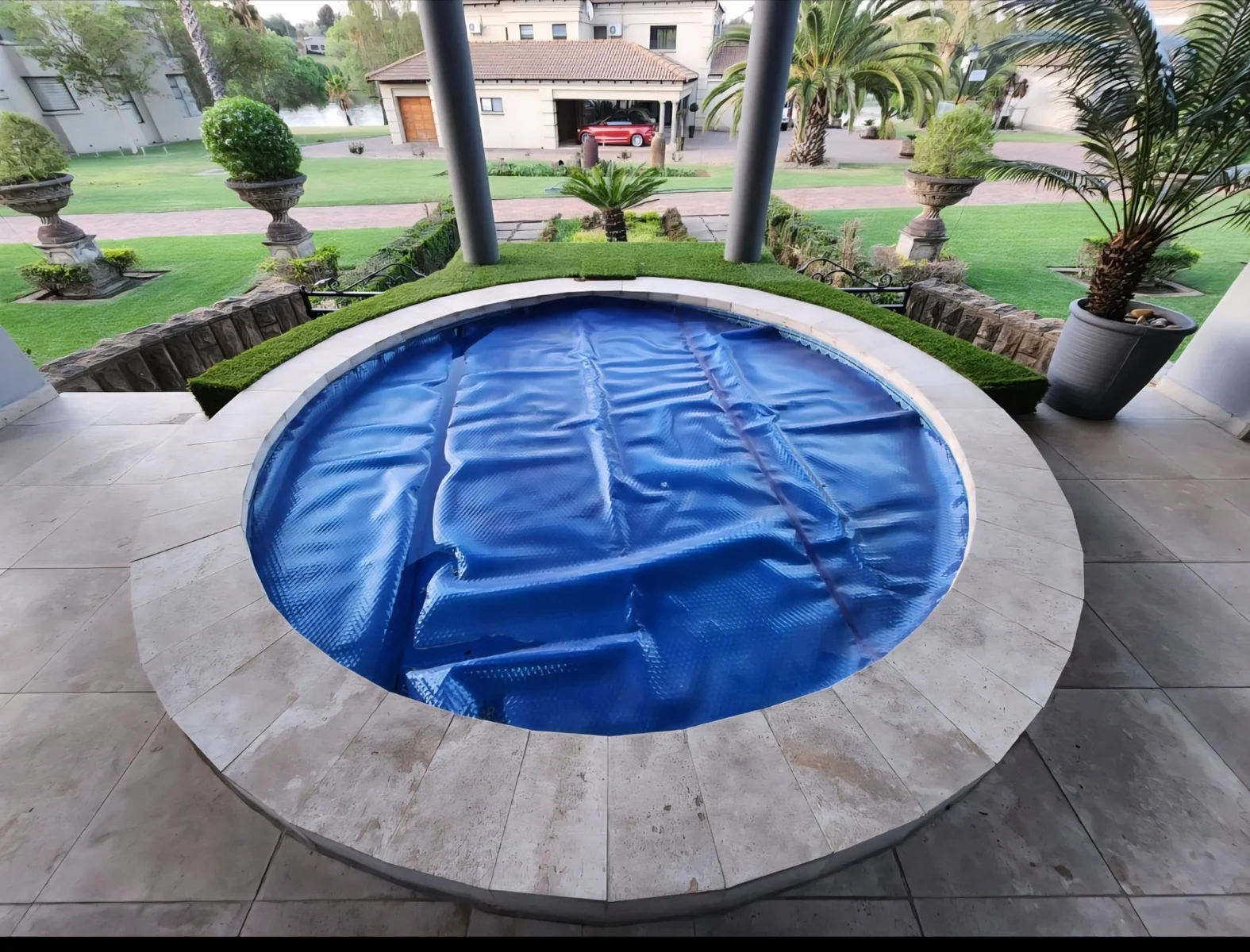 Exquisite family home for sale on the banks of the Vaal river.