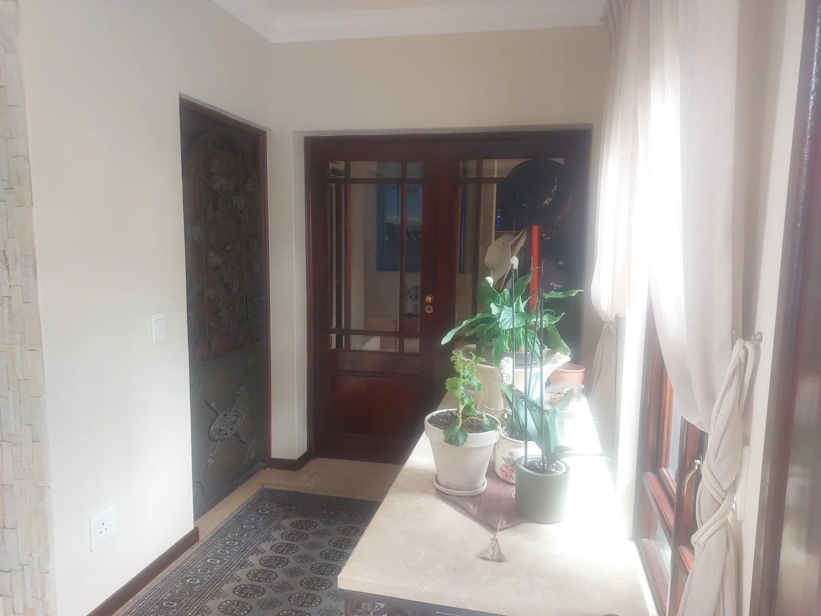 Exquisite family home for sale on the banks of the Vaal river.