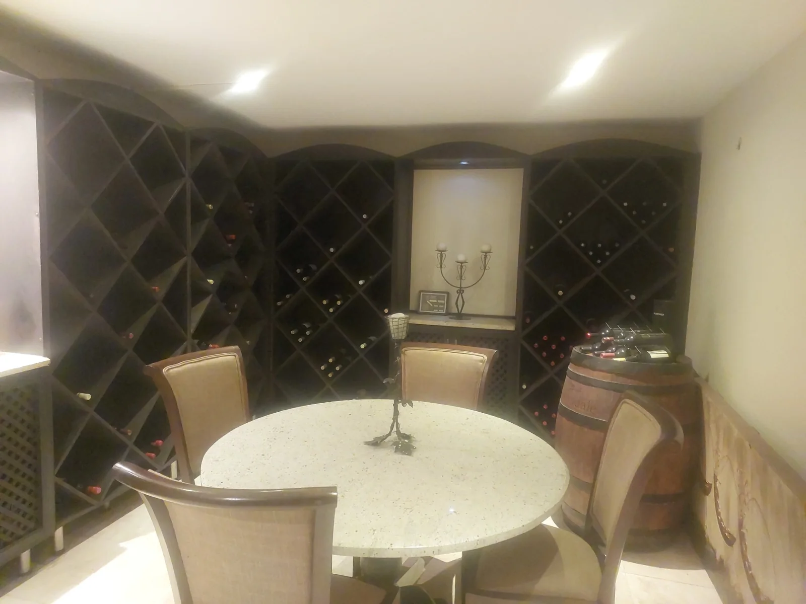 Exquisite family home for sale on the banks of the Vaal river.