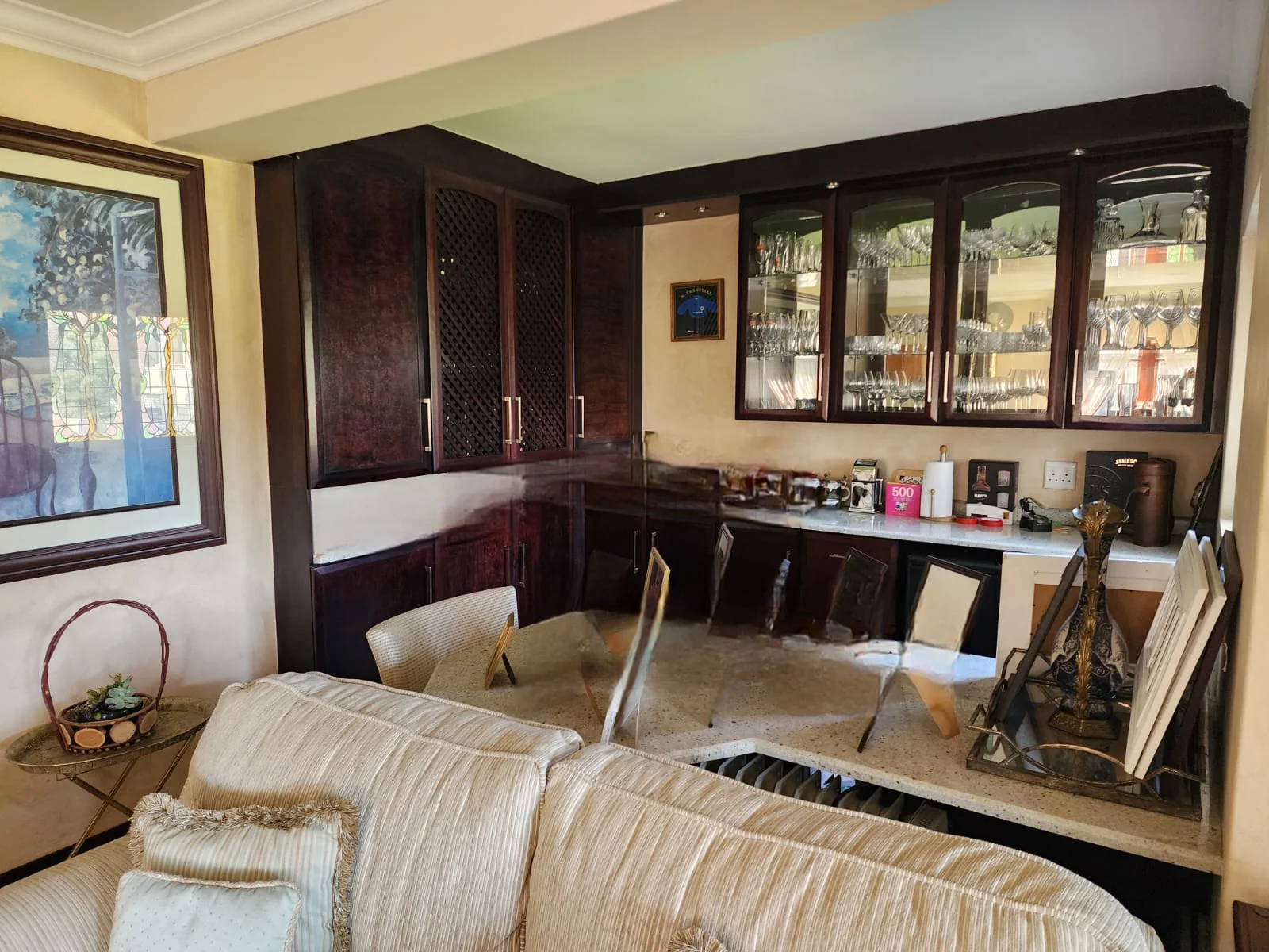 Exquisite family home for sale on the banks of the Vaal river.