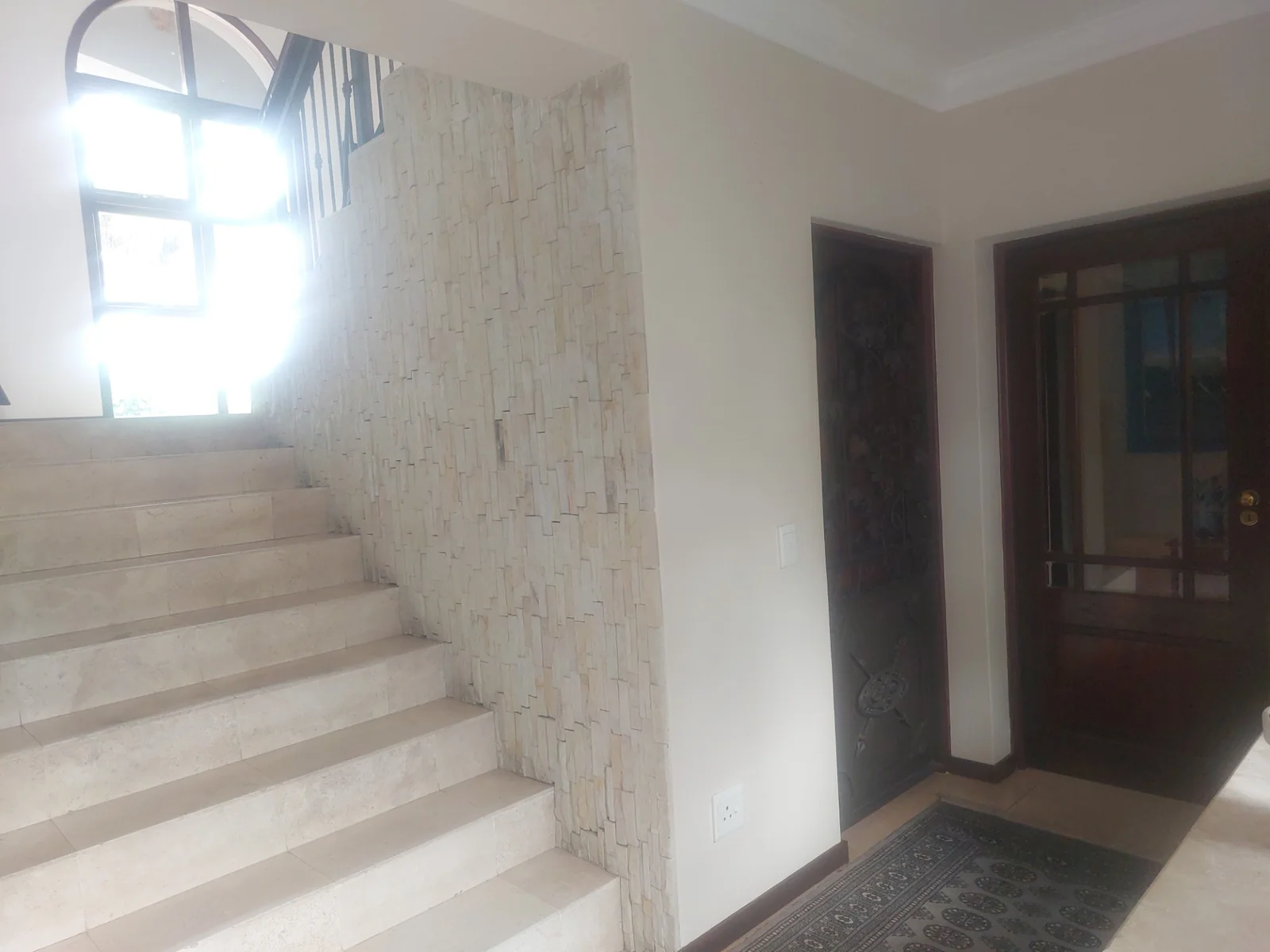 Exquisite family home for sale on the banks of the Vaal river.