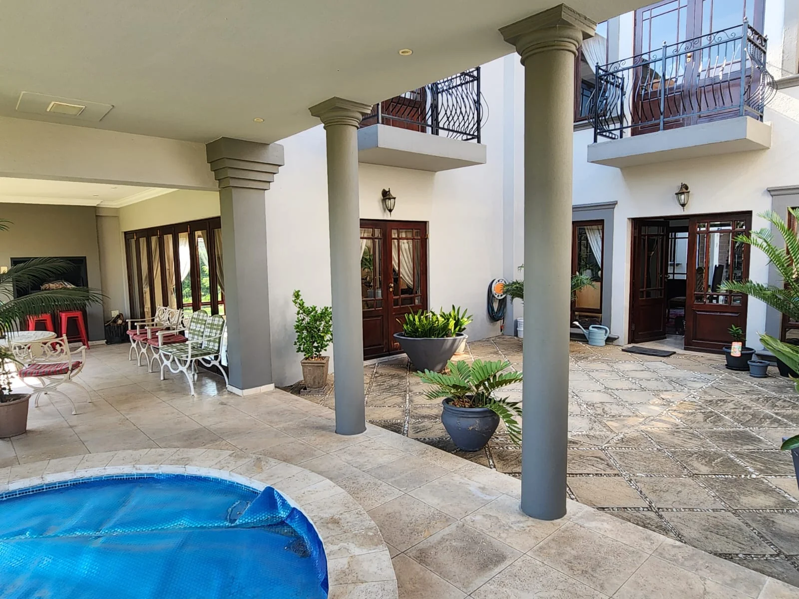 Exquisite family home for sale on the banks of the Vaal river.