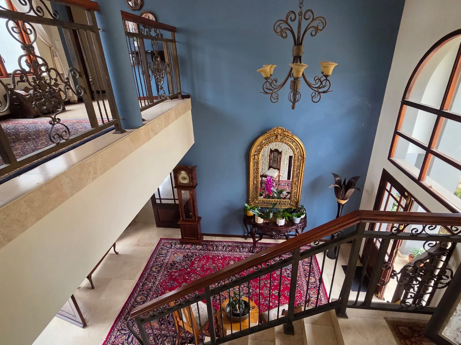 Exquisite family home for sale on the banks of the Vaal river.