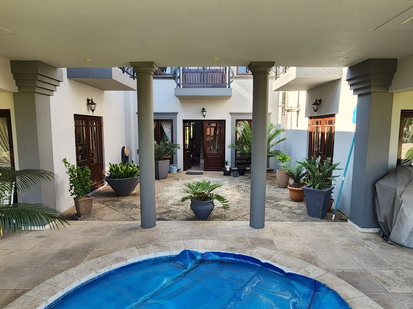 Exquisite family home for sale on the banks of the Vaal river.