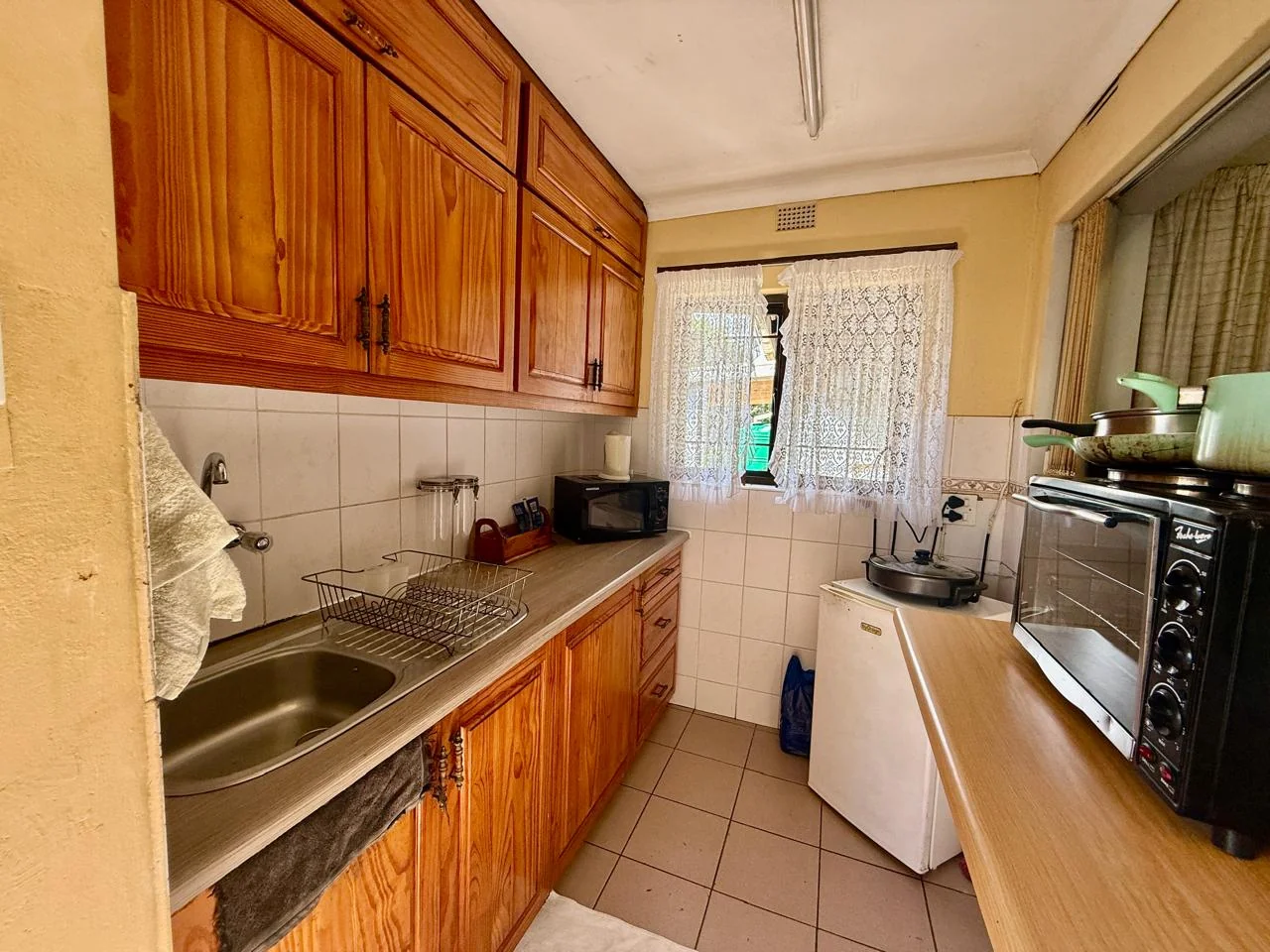 Comfortable family living combined with excellent income potential