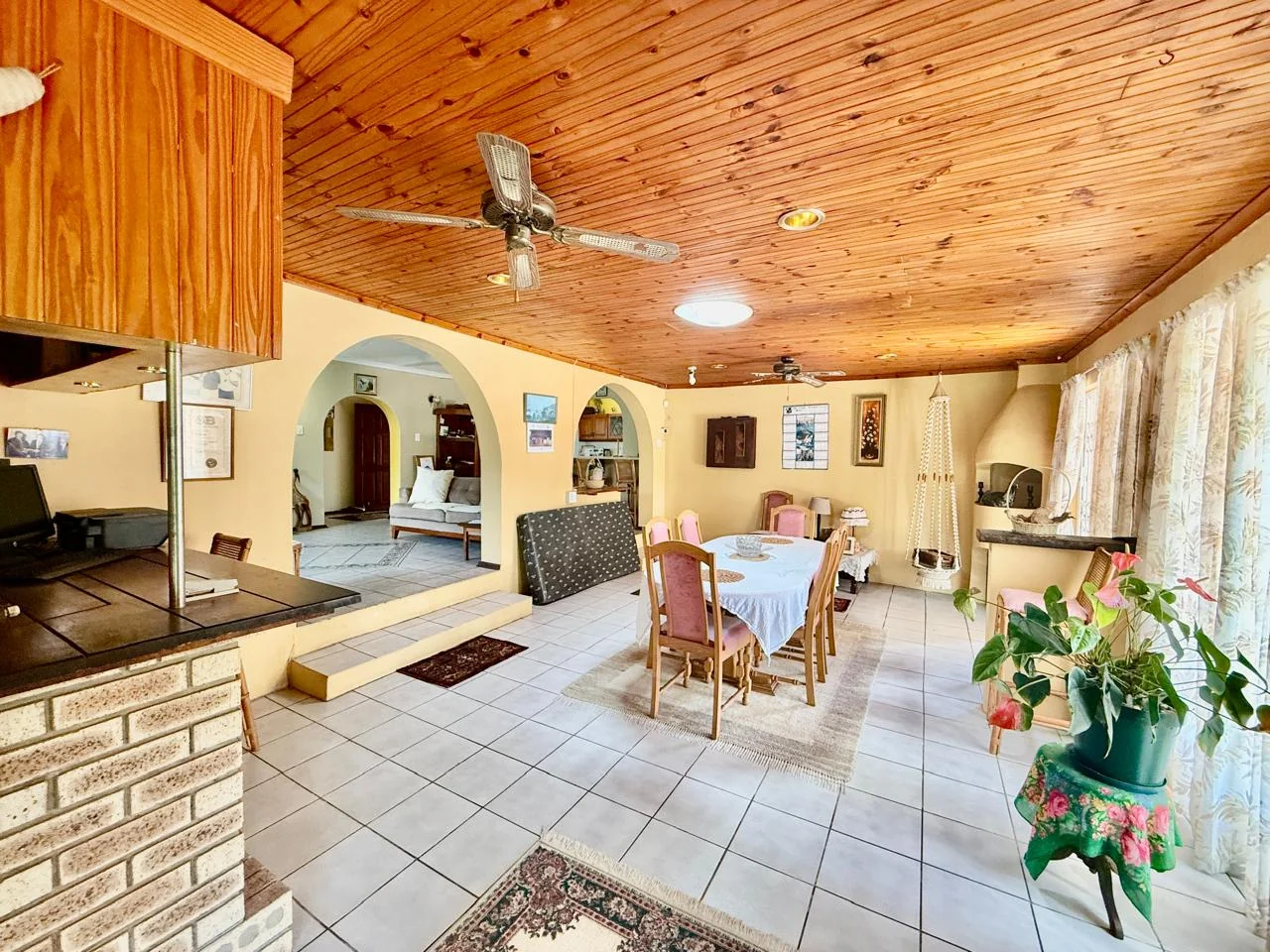 Comfortable family living combined with excellent income potential