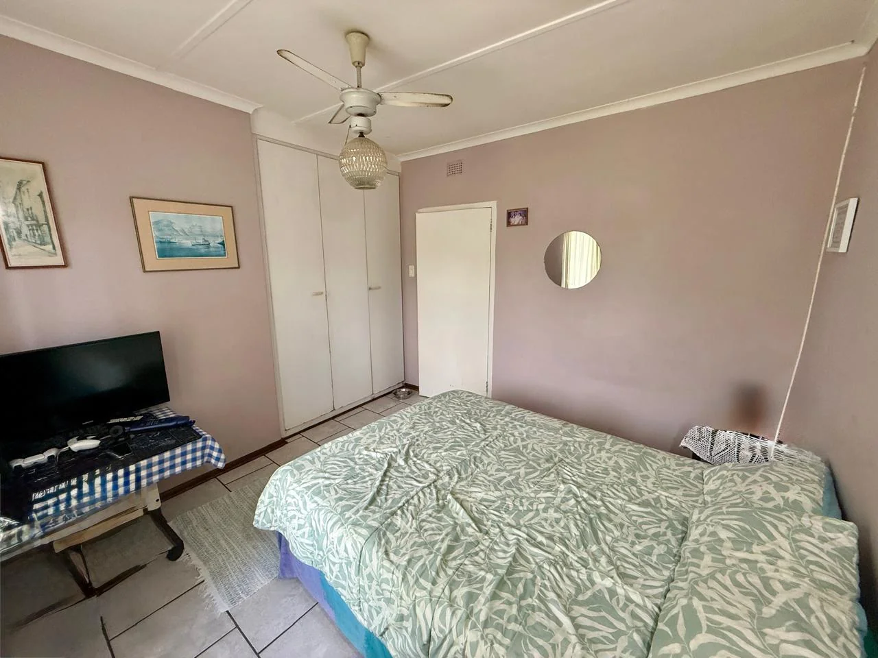 Comfortable family living combined with excellent income potential