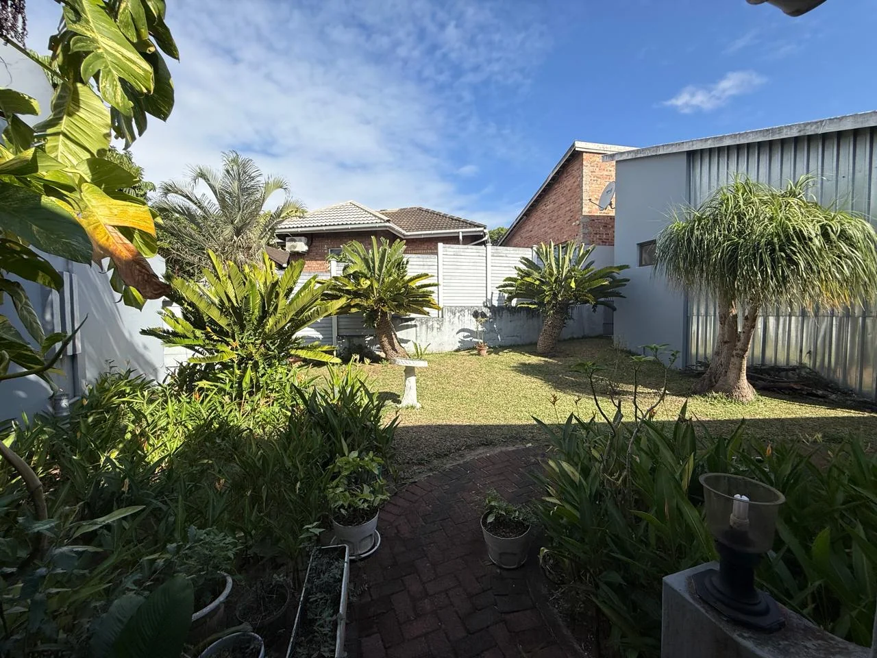 Comfortable family living combined with excellent income potential