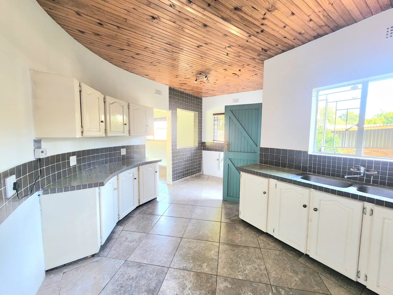 Spacious 3 Bedroom home to Rent in Farrarmere