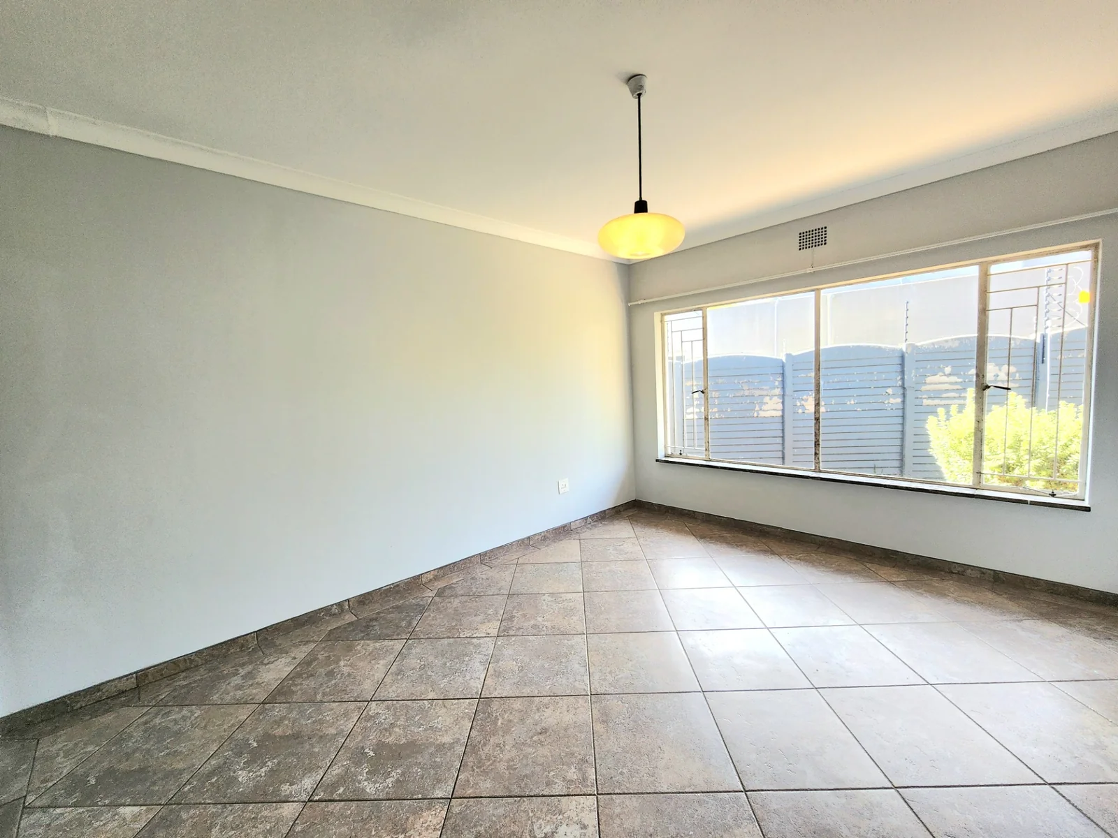 Spacious 3 Bedroom home to Rent in Farrarmere