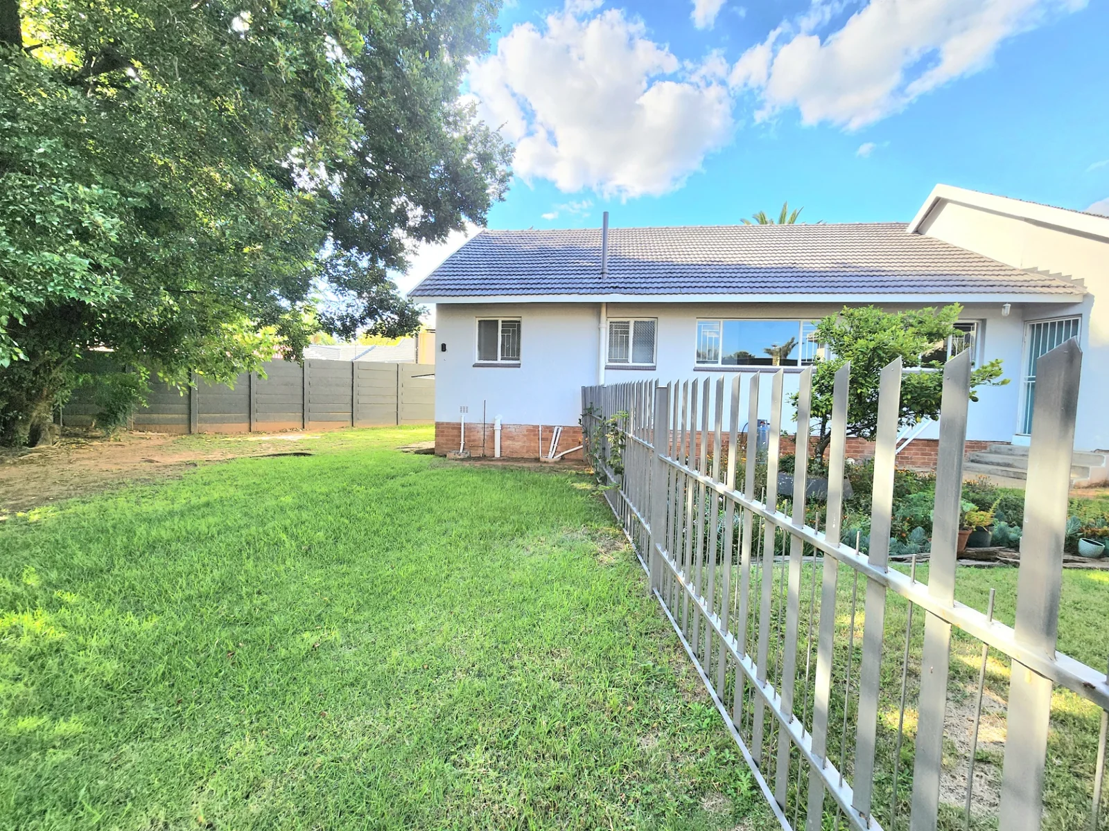 Spacious 3 Bedroom home to Rent in Farrarmere