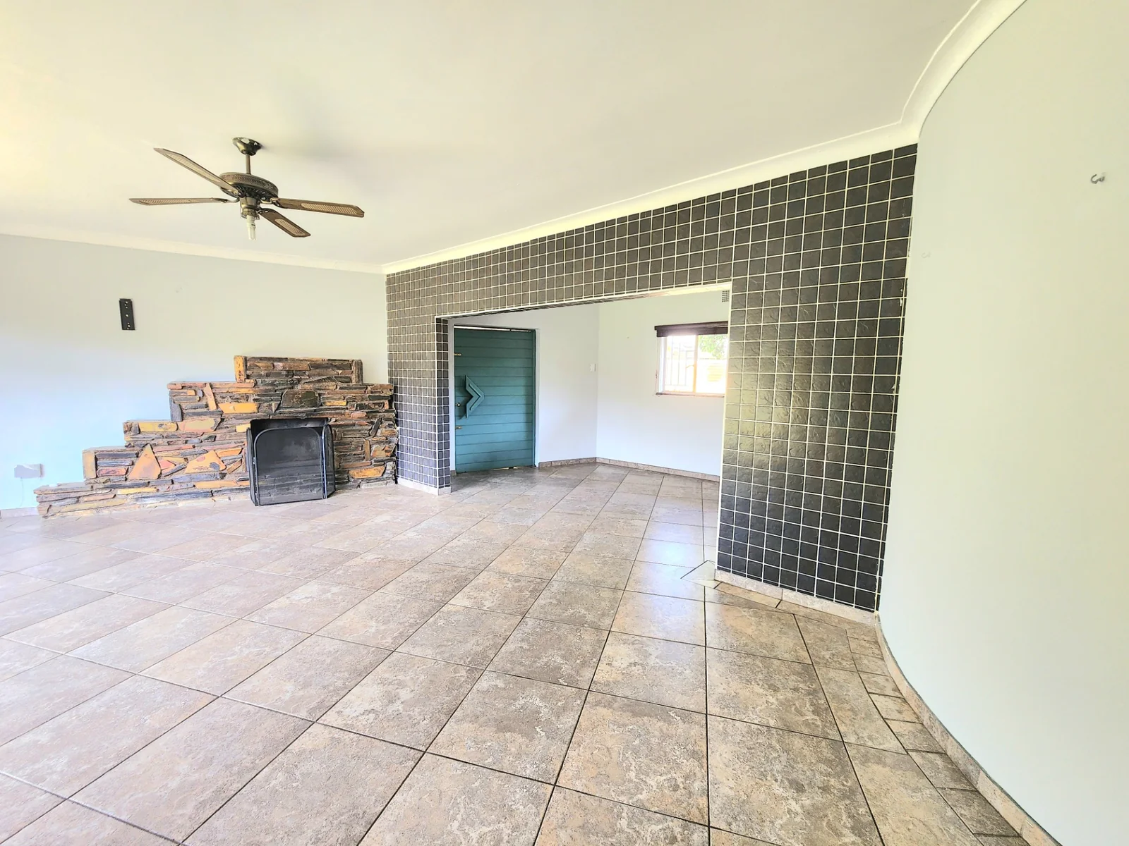 Spacious 3 Bedroom home to Rent in Farrarmere