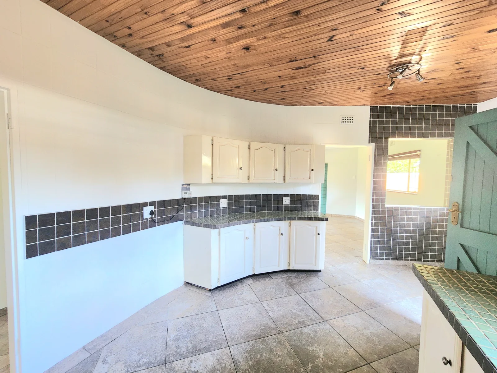 Spacious 3 Bedroom home to Rent in Farrarmere